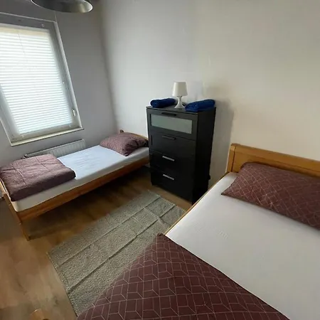 Apartment Ruhiges Zentral Gelegenes In *